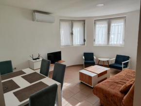 Center 2 bedrooms flat PARKING FREE Private - Ksenija S